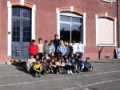 la classe de CM1-CM2 (2000-2001) devant l'cole primaire (classe_108-0828.jpg 210 ko).