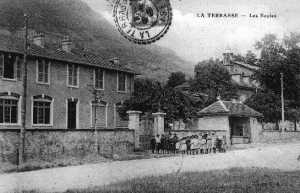 La Terrasse - les coles - vers 19?? (Ecoles_d.JPG - 61 ko)
